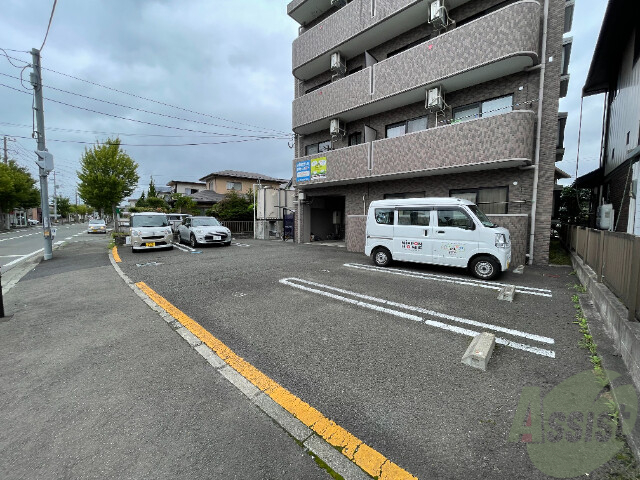 【仙台市泉区長命ケ丘のマンションの駐車場】