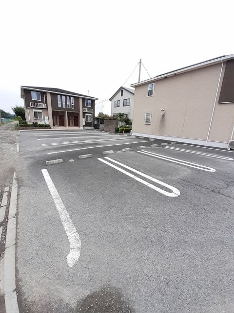 【安中市原市のアパートの駐車場】