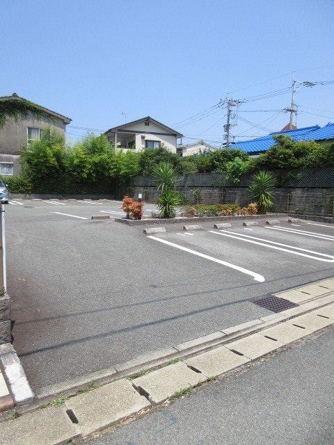 【大牟田市姫島町のアパートの駐車場】