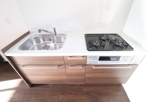 キッチン　ガスコンロ３口＆グリル付き