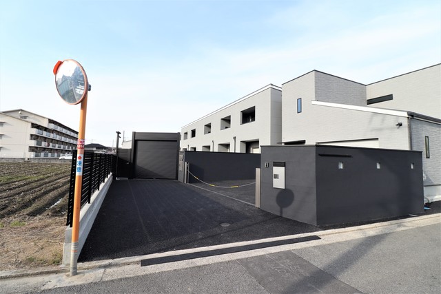 建物外観　Ｔｏｍ’ｓ　ｇａｒａｇｅ