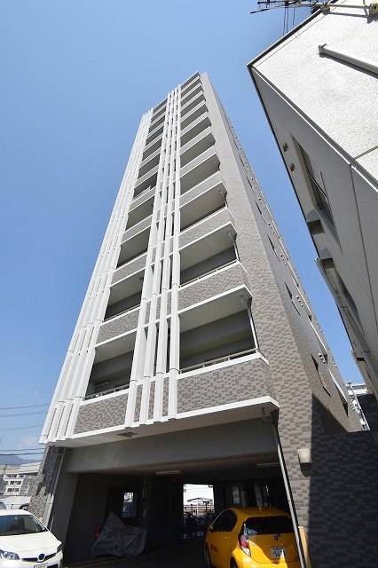 広島市西区井口のマンションの建物外観