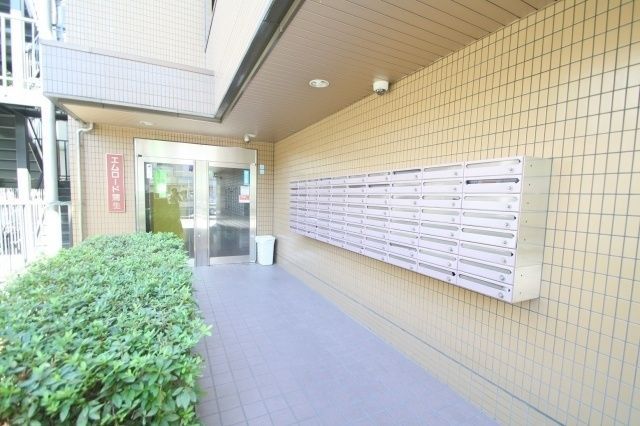 【大阪市城東区今福西のマンションのエントランス】