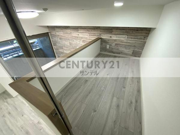 その他　階数によって床、建具の色が異なります。