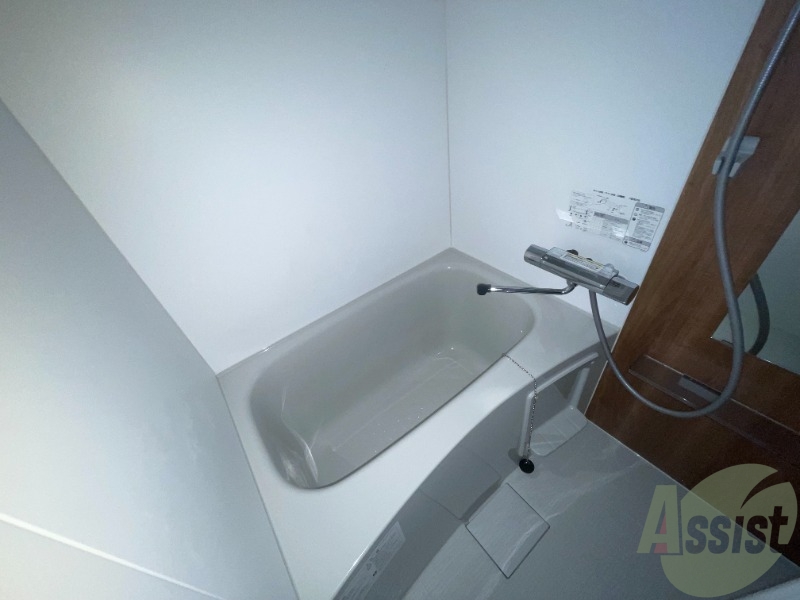 バス・シャワールーム　浴室は狭すぎず、シャワーも浴びやすそうです。