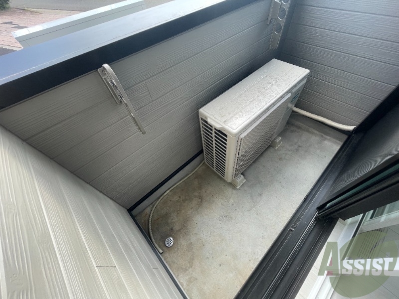 バルコニー　バルコニーは洗濯物がはかどりそうな広さがありますよ。