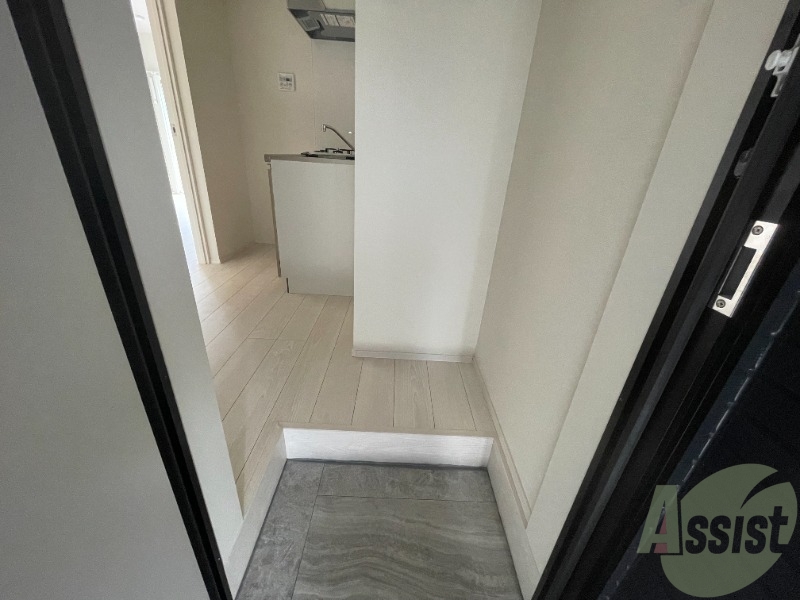 玄関　玄関からの様子です。すぐ部屋が見えないのは安心ですね。