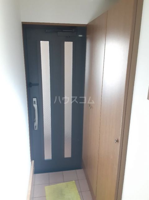 横浜市港北区小机町戸建の玄関写真