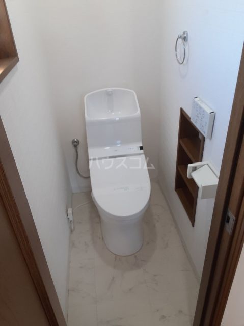 横浜市港北区小机町戸建のトイレ写真