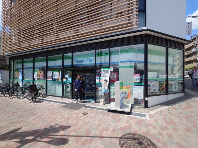 コンビニ　ファミリーマート　東灘岡本橋店（コンビニ）まで405m