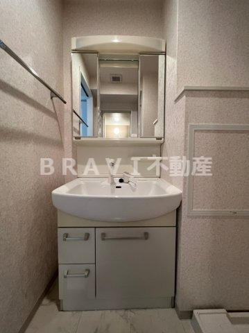 洗面設備　【アリス・マナーガーデン谷町】独立洗面台あり、毎朝おしゃれに