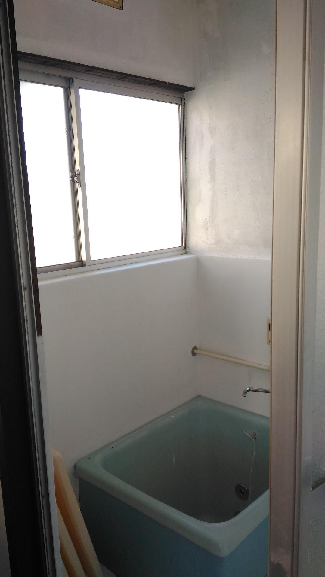 バス・シャワールーム　窓が大きいので、湿気がたまりにくいです