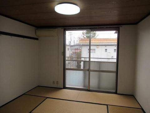 居室・リビング　室内