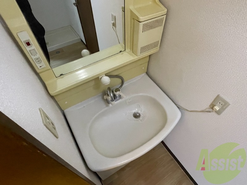 洗面設備　洗面台。朝の身支度はここでばっちり決めましょう。