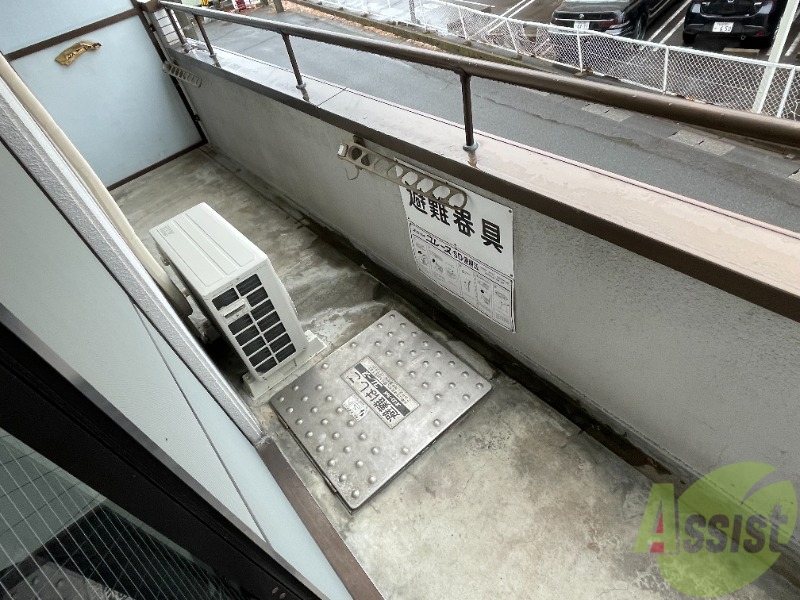 バルコニー　こちらはバルコニー。洗濯物が干せるようになっています。