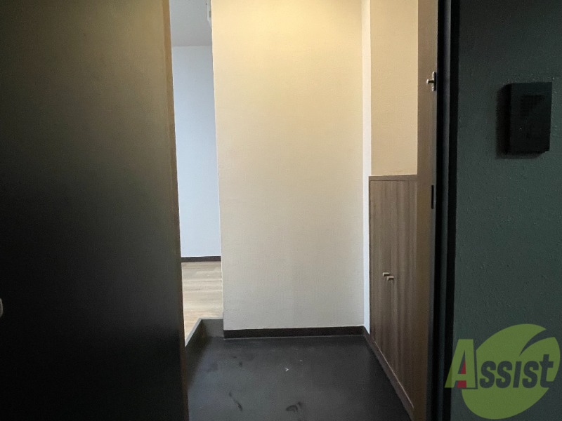 玄関　玄関の様子です。広い洋室にＤＫに繋がっています。