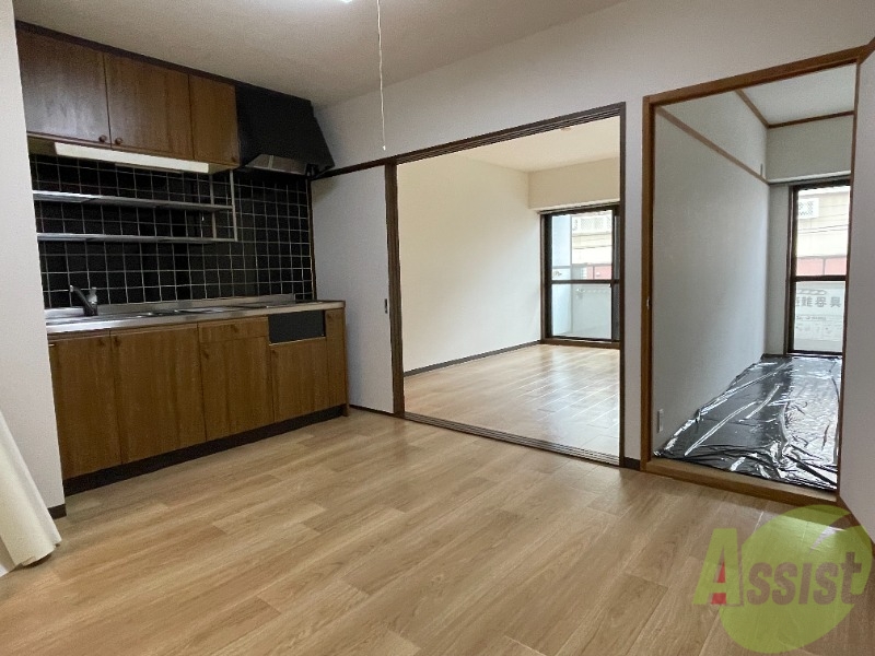 居室・リビング　６．５帖の洋室です。広々として、きれいですね。