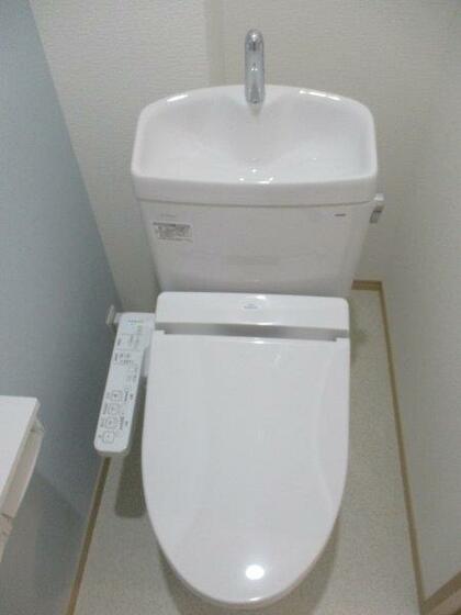 トイレ　ウォッシュレット付きトイレです