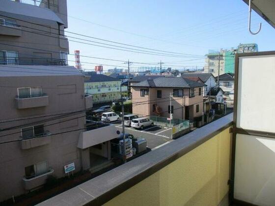 バルコニー　南向きバルコニーでお洗濯物もよく乾きます