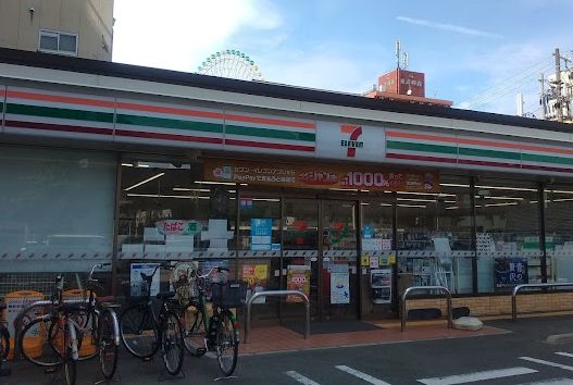コンビニ　セブンイレブン 大阪築港4丁目店（コンビニ）まで60m