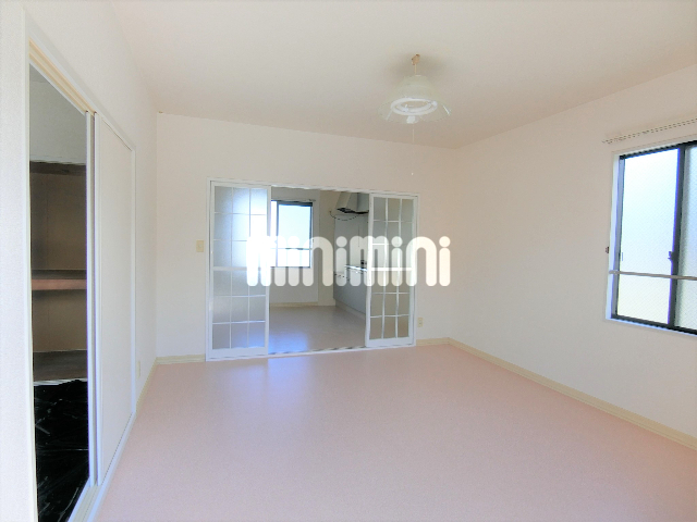 居室・リビング　和室６帖、洋室８．５帖とゆとりのある２ＤＫタイプ。