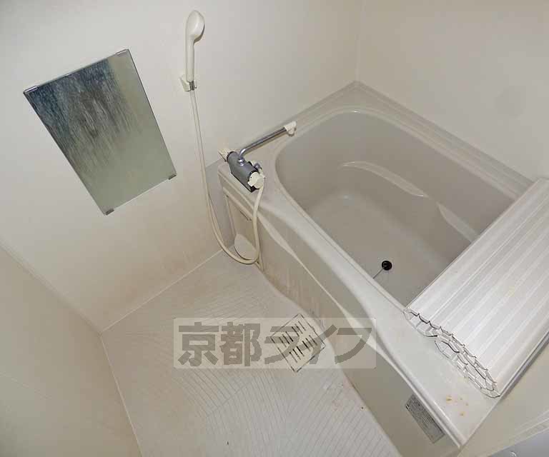 バス・シャワールーム　バスルームです。