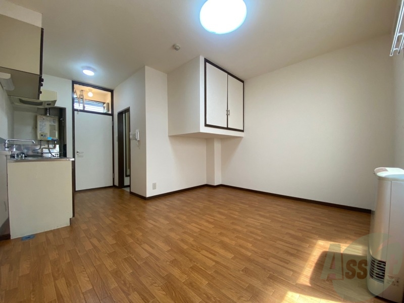 居室・リビング　リビングです。木目のフローリングが落ち着きますね。