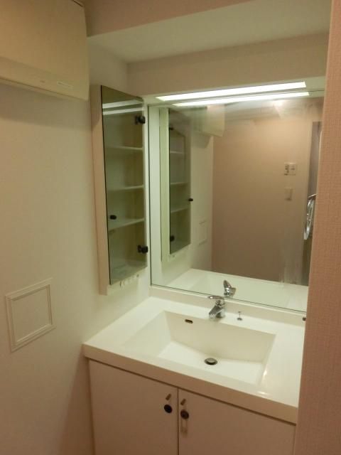 洗面設備　広々独立洗面台