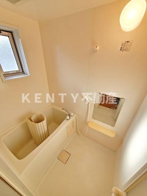 バス・シャワールーム　落ち着いた空間のお風呂です