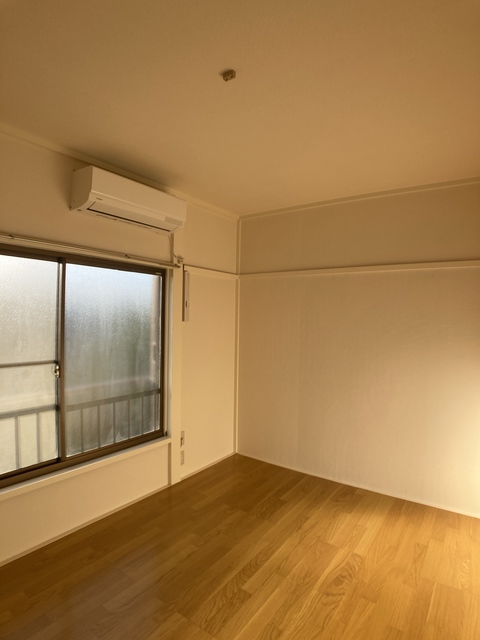 居室・リビング　※補修前の参考画像の為、設備等は現況優先。