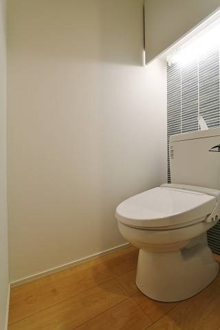 トイレ　温水洗浄機能付き