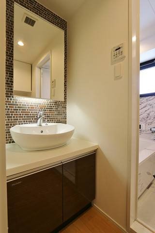 洗面設備　お出かけ前のお支度はこちらで