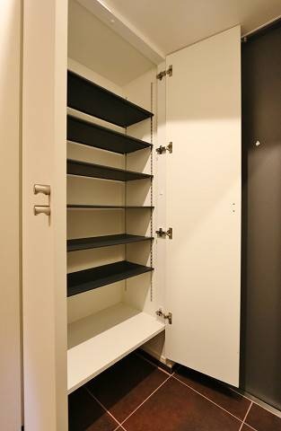 玄関　高さのあるシューズボックス