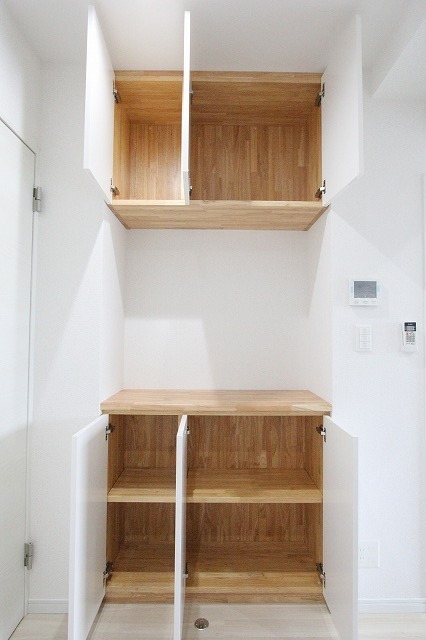 収納　キッチン横に収納棚付！