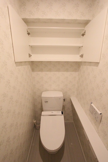トイレ　トイレウォシュレット・手洗場・棚付