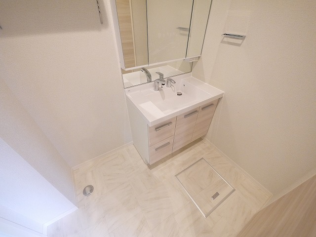 洗面設備　コンパクトで使いやすい洗面所