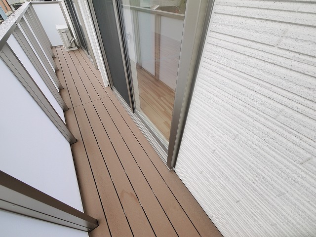 バルコニー　外からの目が気にならないバルコニーで洗濯物が干せます
