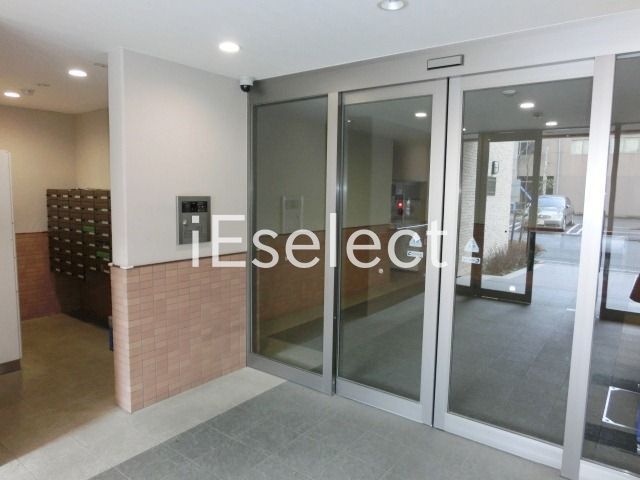 エントランス　お部屋のモニターで来訪者がわかります。