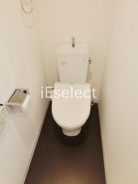 トイレ　トイレはシンプルですね。