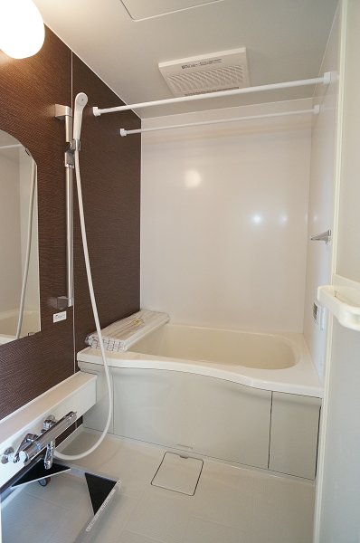 バス・シャワールーム　一日の疲れを癒やすお風呂は追い焚き機能♪浴室乾燥機付き