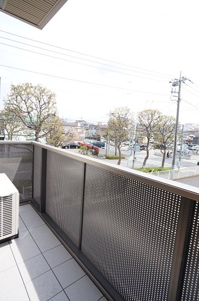 バルコニー　バルコニーは南向きで日当たり良好♪