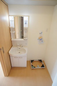 洗面設備　シャンプードレッサー♪室内洗濯機置場