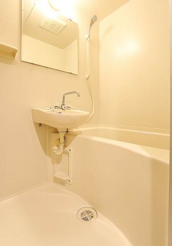 バス・シャワールーム　ゆったり浸かれますよ