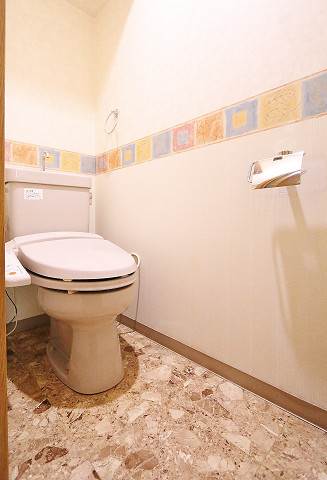 トイレ　デザインクロスが可愛いです