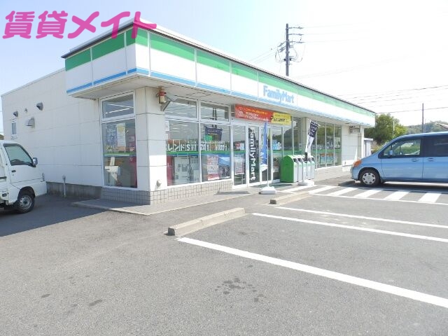 コンビニ　ファミリーマート四日市山分店（コンビニ）まで611m