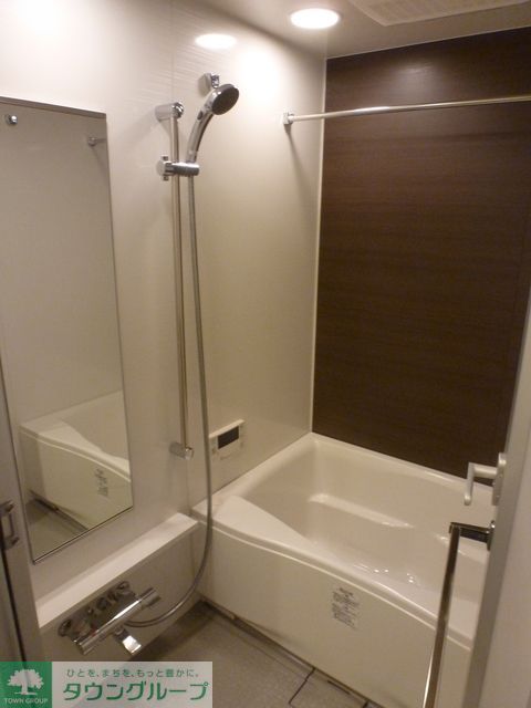 バス・シャワールーム　Eタイプ2013年11月撮影 同タイプ407号室の写真です。