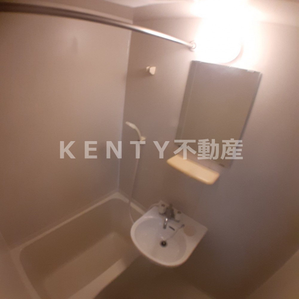 バス・シャワールーム　コンパクトで使いやすいお風呂です