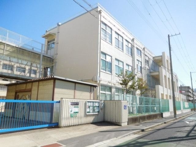 小学校　神戸市立和田岬小学校（小学校）まで566m