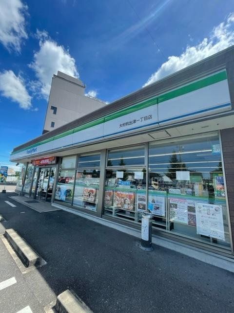 コンビニ　ファミリーマート大村杭出津一丁目店（コンビニ）まで160m