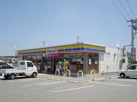 コンビニ　ミニストップ 幸田大草店（コンビニ）まで595m